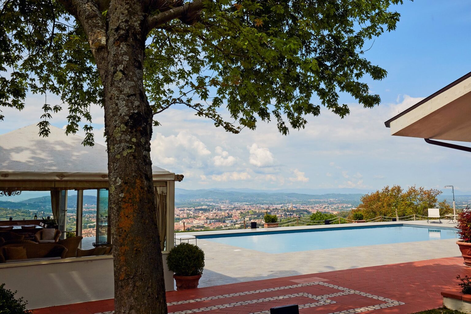 Arezzo Super Panoramic Villa | Tuscany image 6 | Only on SopranoVillas