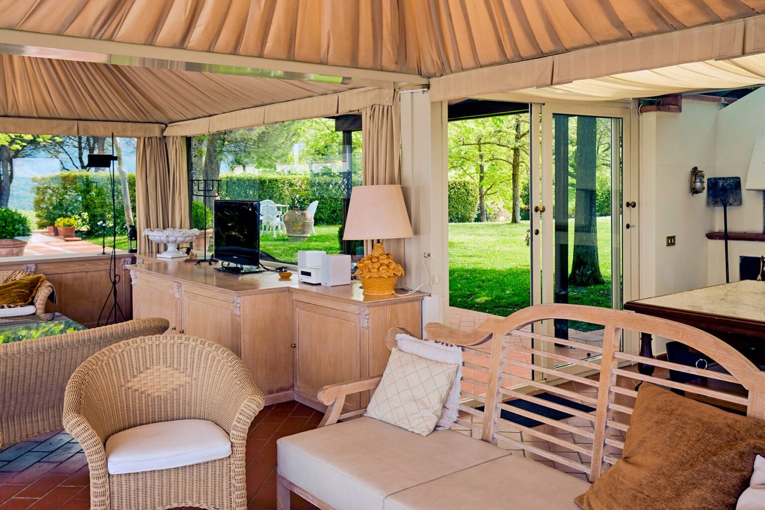 Arezzo Super Panoramic Villa | Tuscany image 11 | Only on SopranoVillas
