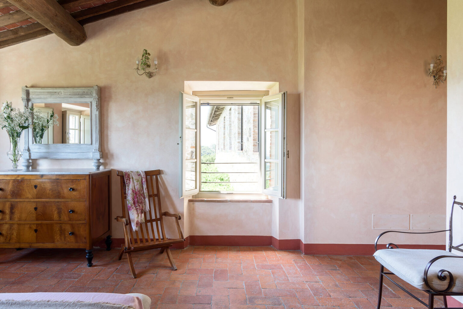 Panoramic Lucca Farmhouse | Tuscany image 26 | Only on SopranoVillas