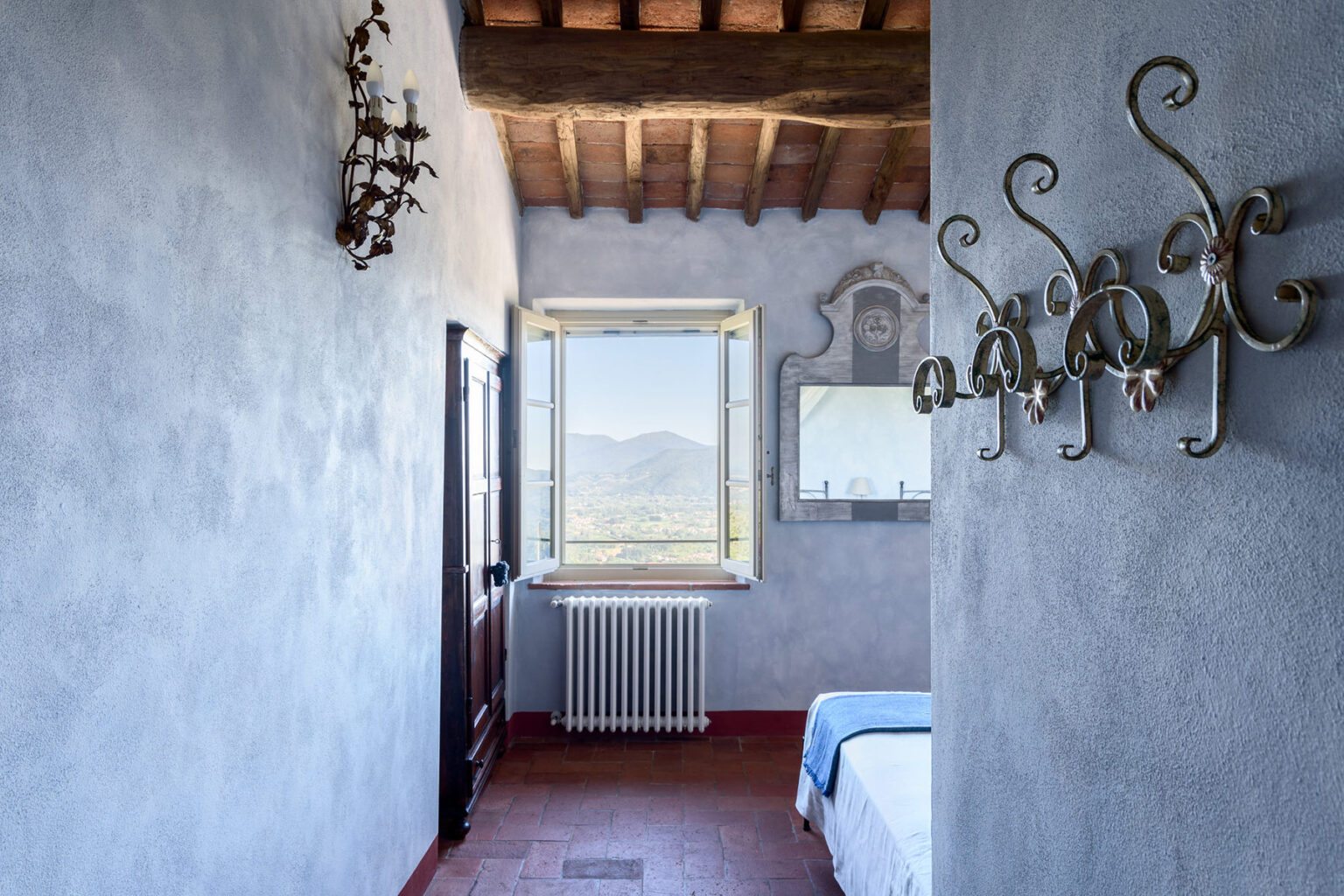Panoramic Lucca Farmhouse | Tuscany image 31 | Only on SopranoVillas