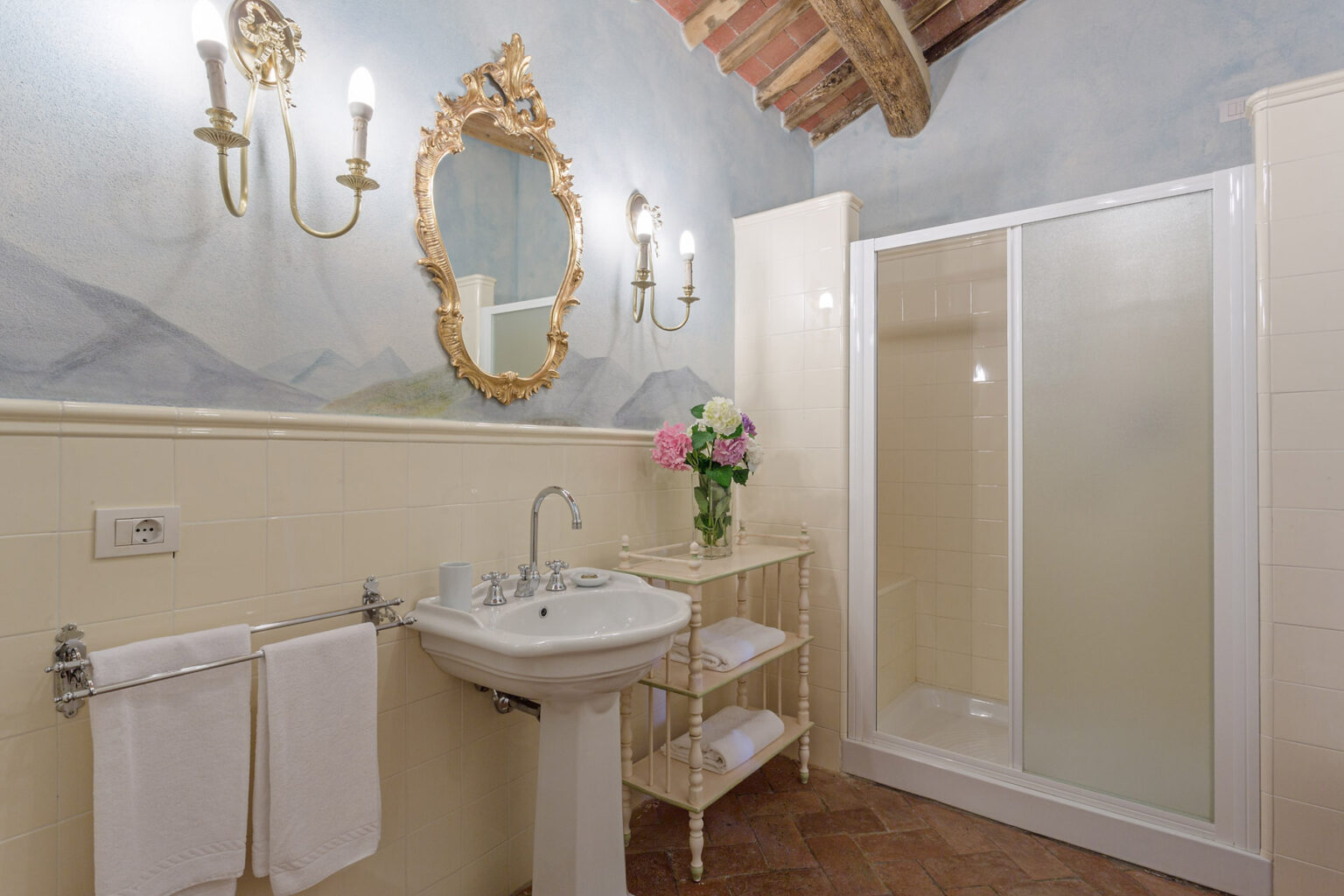 Lucca Luxury Retreat | Tuscany image 13 | Only on SopranoVillas