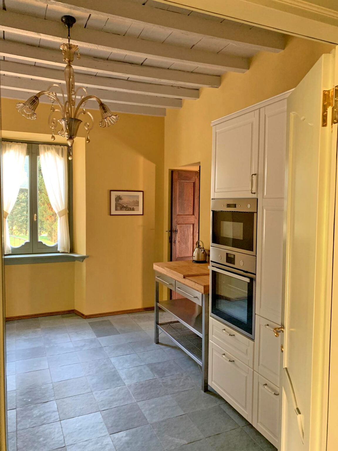 Neoclassical Lakefront Villa | Lake Como image 11 | Only on SopranoVillas