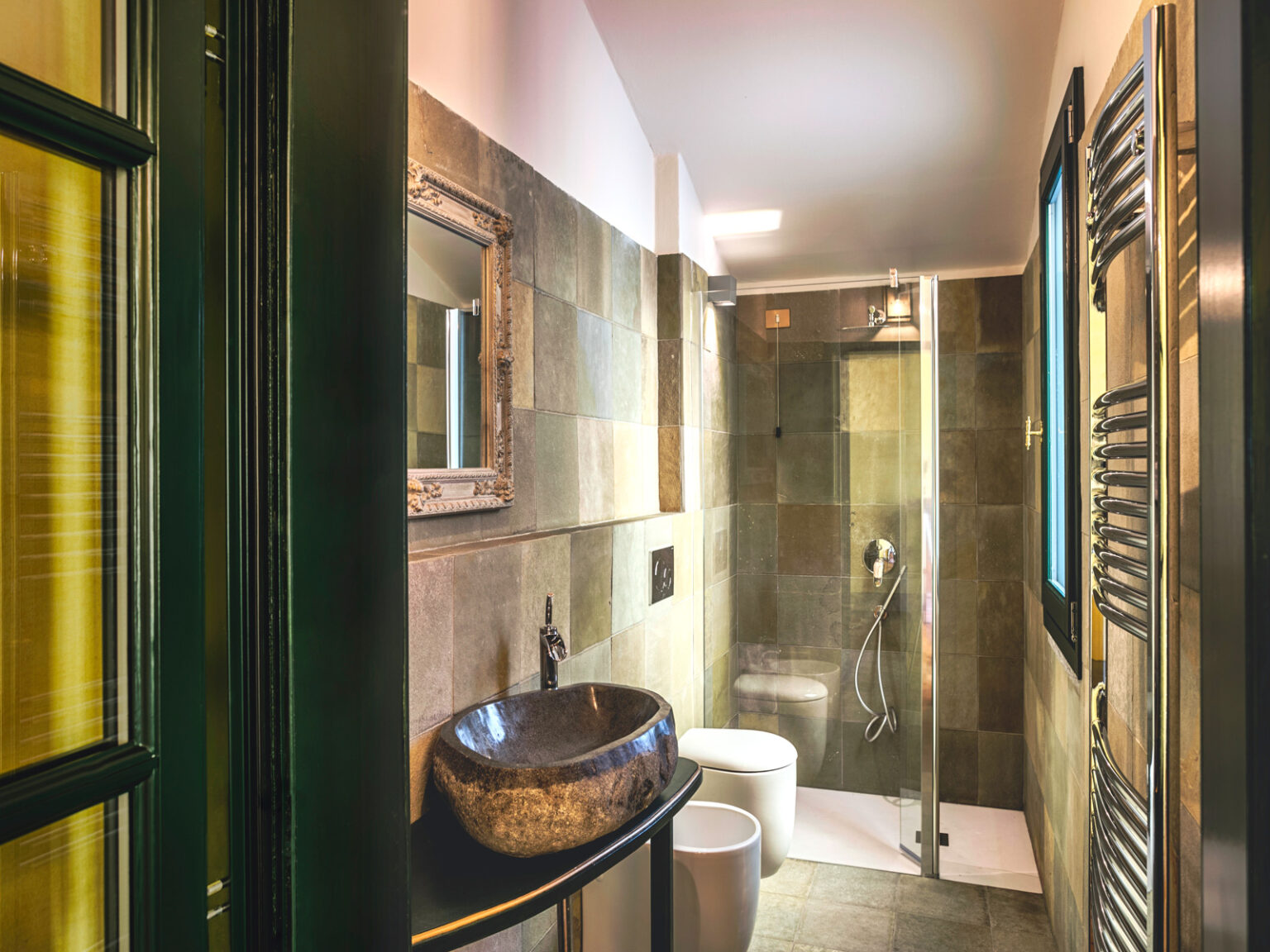 Neoclassical Lakefront Villa | Lake Como image 15 | Only on SopranoVillas