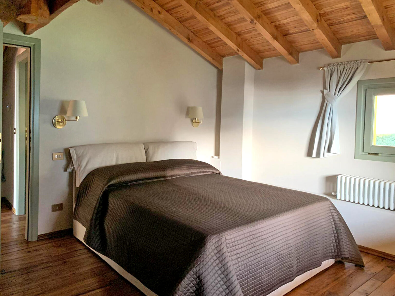 Neoclassical Lakefront Villa | Lake Como image 14 | Only on SopranoVillas