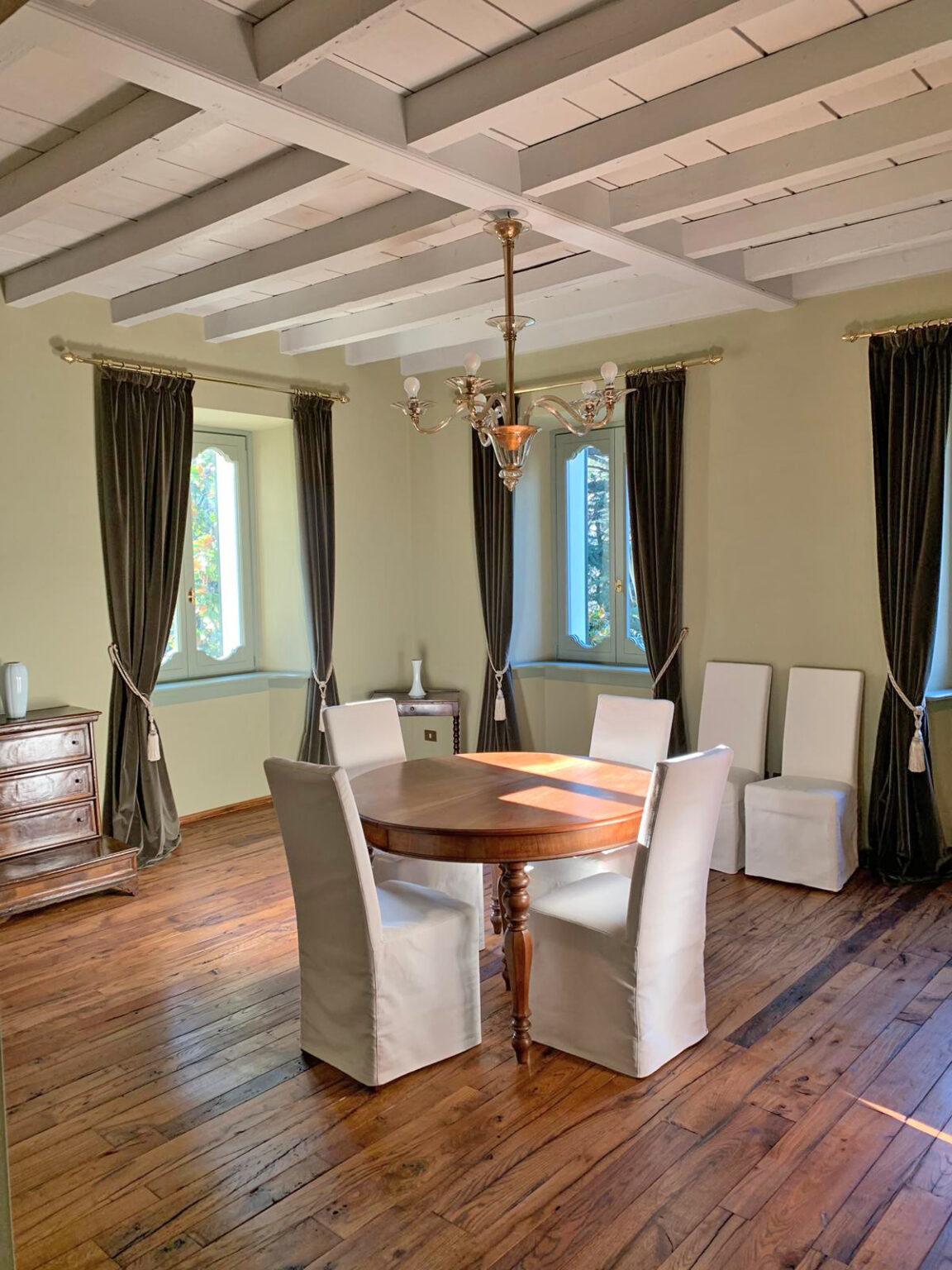 Neoclassical Lakefront Villa | Lake Como image 13 | Only on SopranoVillas