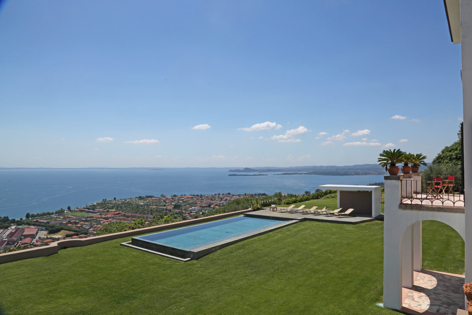 Lakeside Modernist Villa | Lake Garda image 2 | Only on SopranoVillas