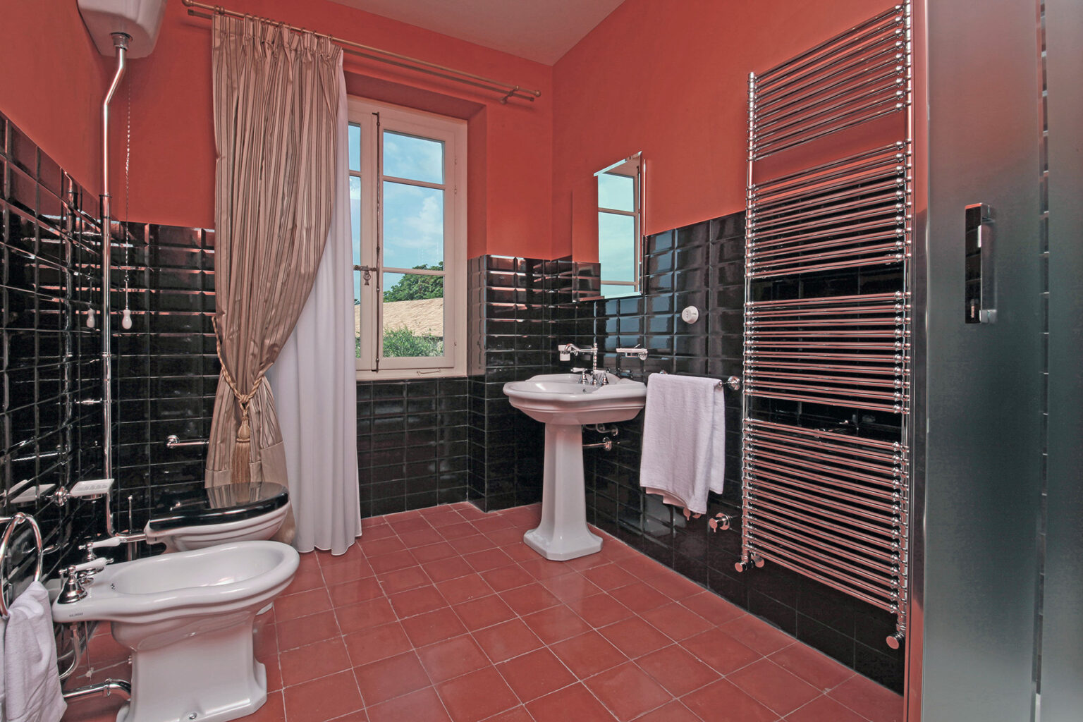 Lakeside Modernist Villa | Lake Garda image 20 | Only on SopranoVillas