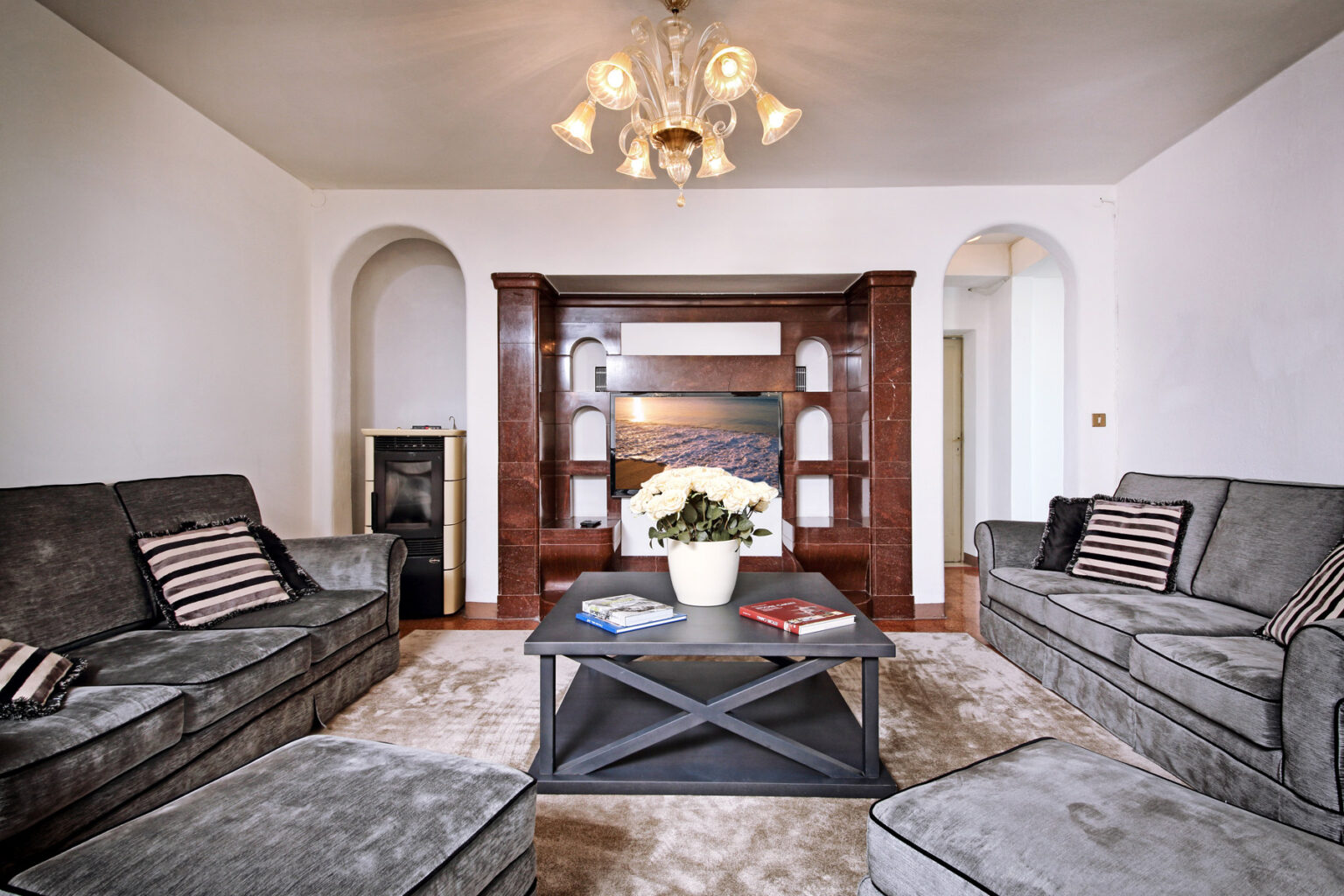 Lakeside Modernist Villa | Lake Garda image 6 | Only on SopranoVillas