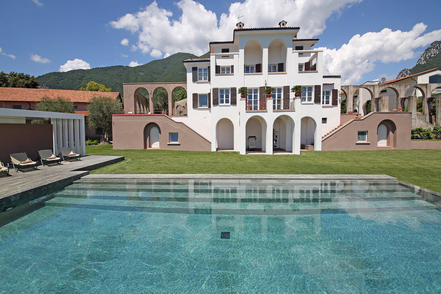 Lakeside Modernist Villa | Lake Garda image 24 | Only on SopranoVillas