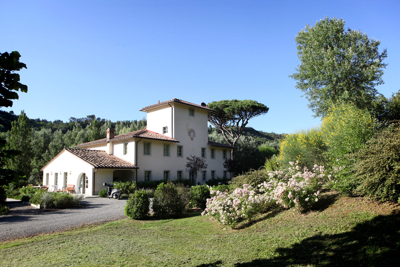 Pisa Luxury Swimming Pool Villa | Tuscany image 34 | Only on SopranoVillas