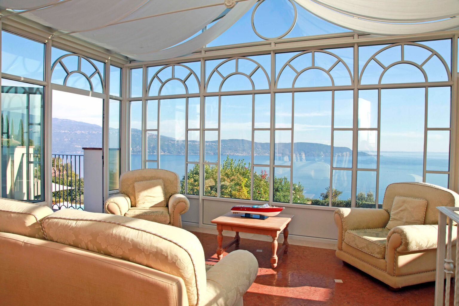 Lakeview Splendid Villa | Lake Garda image 15 | Only on SopranoVillas