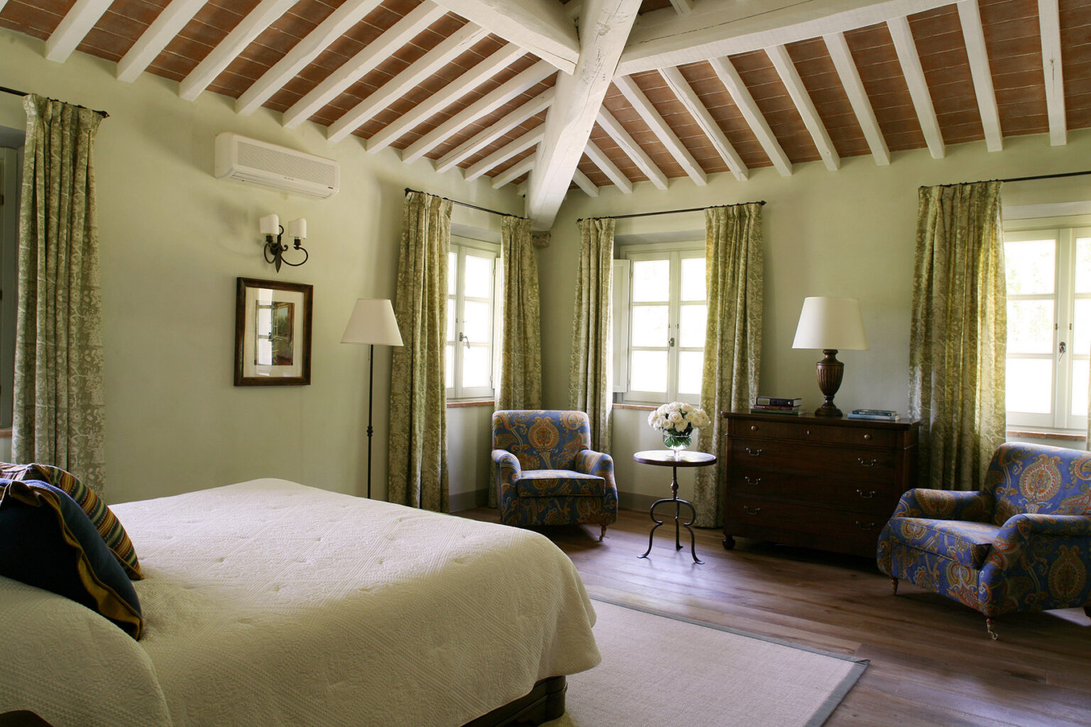 Pisa Luxury Swimming Pool Villa | Tuscany image 21 | Only on SopranoVillas