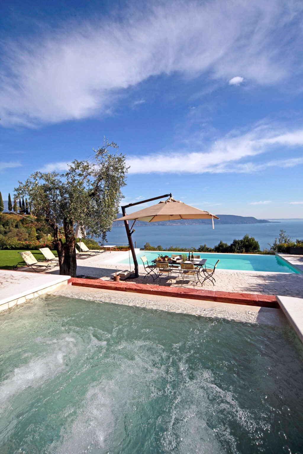 Lakeview Splendid Villa | Lake Garda image 12 | Only on SopranoVillas