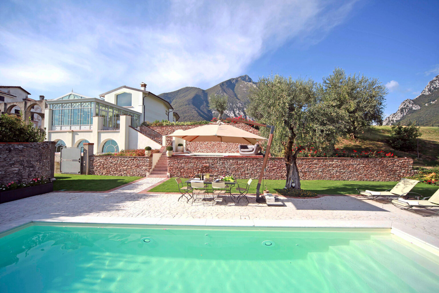 Lakeview Splendid Villa | Lake Garda image 11 | Only on SopranoVillas