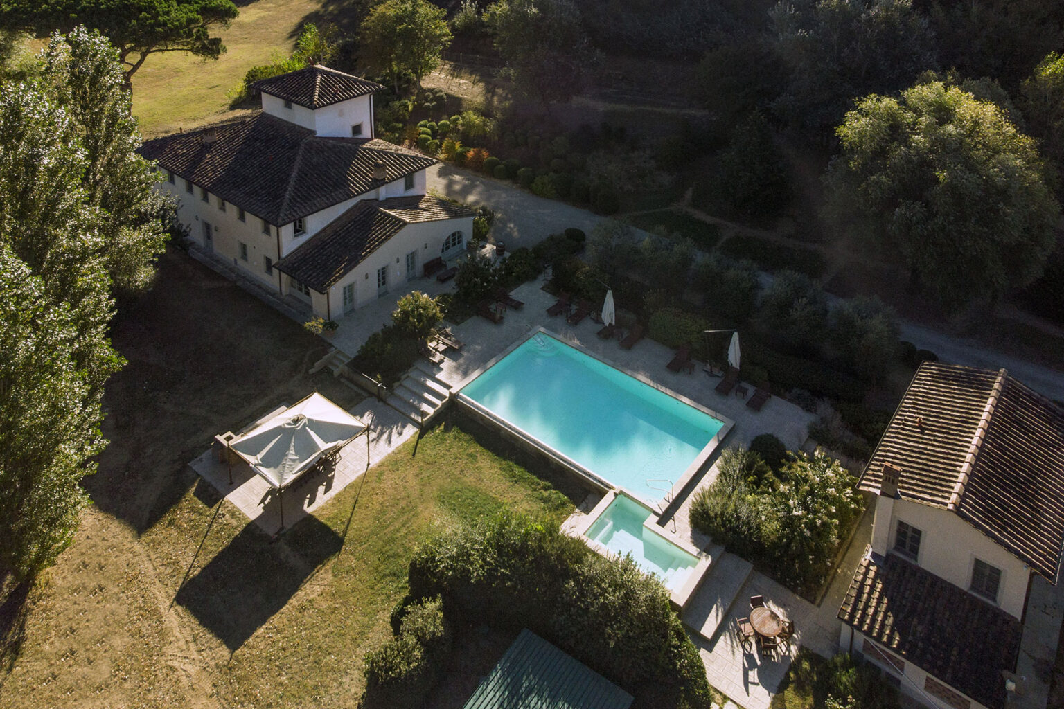 Pisa Luxury Swimming Pool Villa | Tuscany image 4 | Only on SopranoVillas