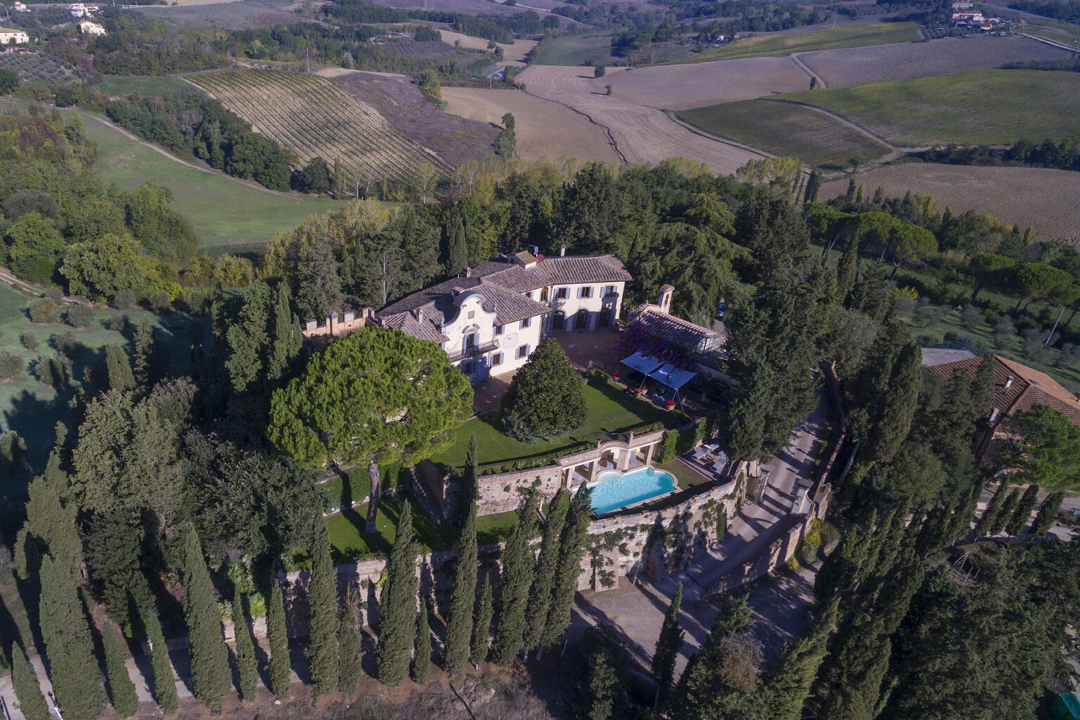 Castelfiorentino Luxury Villa | Tuscany image 4 | Only on SopranoVillas