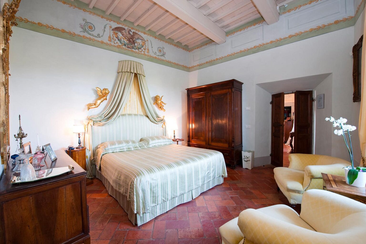 Castelfiorentino Luxury Villa | Tuscany image 34 | Only on SopranoVillas