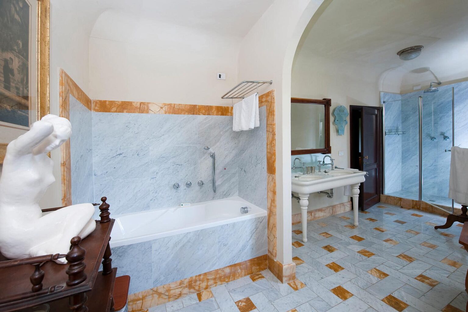 Castelfiorentino Luxury Villa | Tuscany image 36 | Only on SopranoVillas
