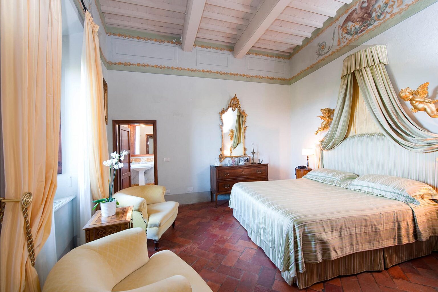Castelfiorentino Luxury Villa | Tuscany image 35 | Only on SopranoVillas