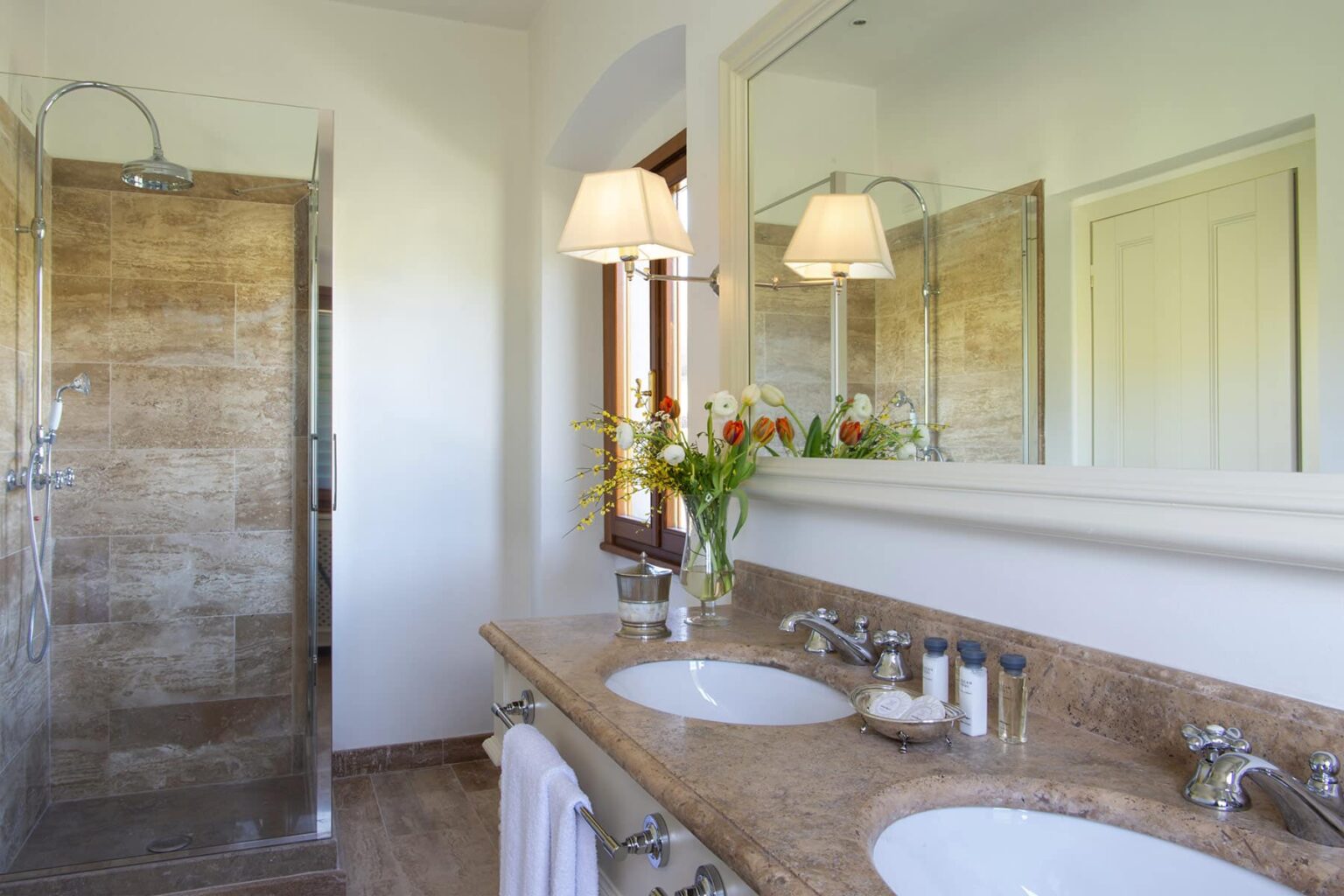 Valdarno Stylish Villa | Tuscany image 14 | Only on SopranoVillas