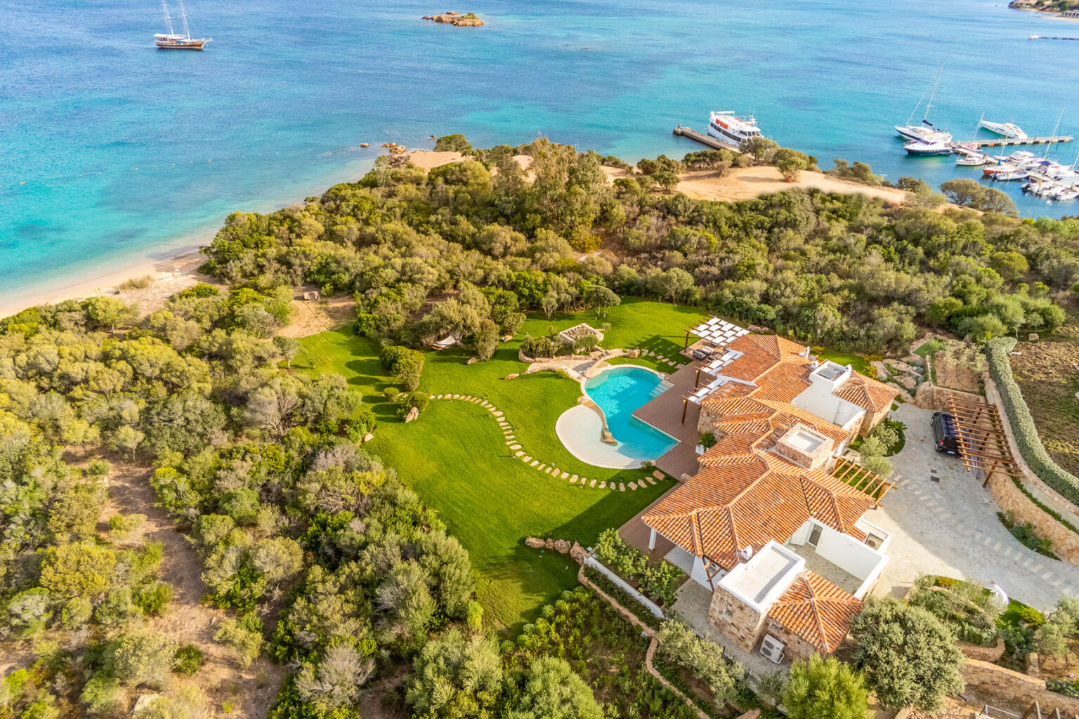 Cannigione Beach Villa | Only on SopranoVillas