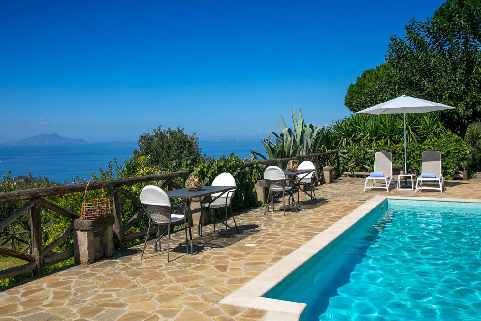 Sorrento Large Villa | Amalfi Coast image 17 | Only on SopranoVillas