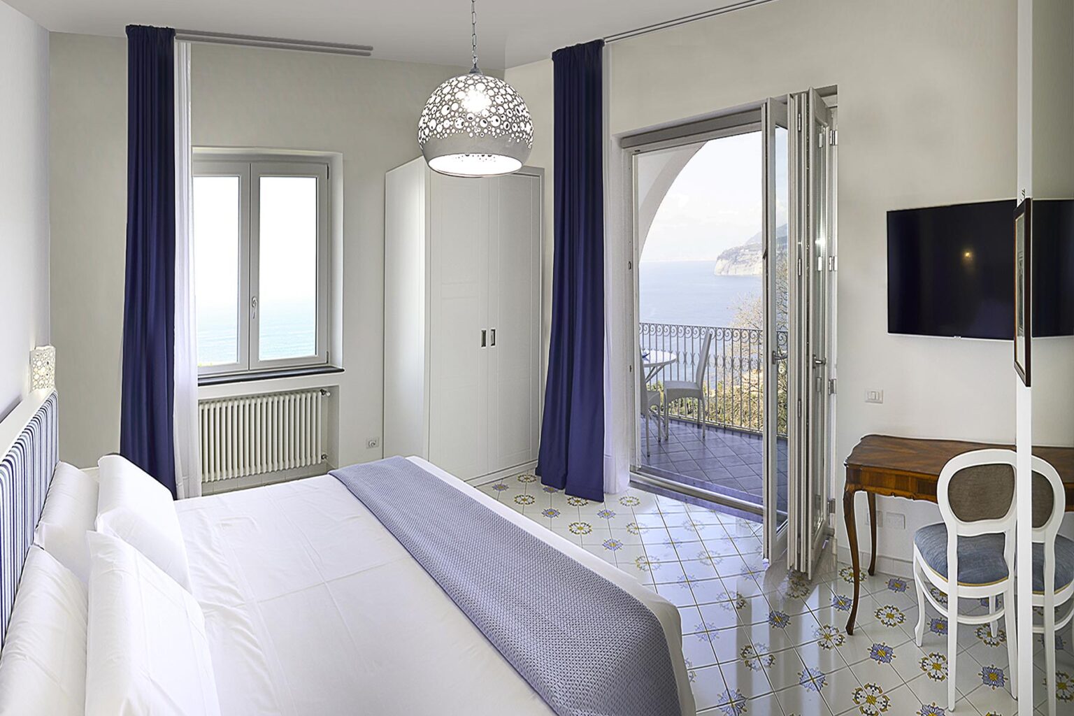 Sorrento Seaview Luxury Villa | Amalfi Coast image 12 | Only on SopranoVillas