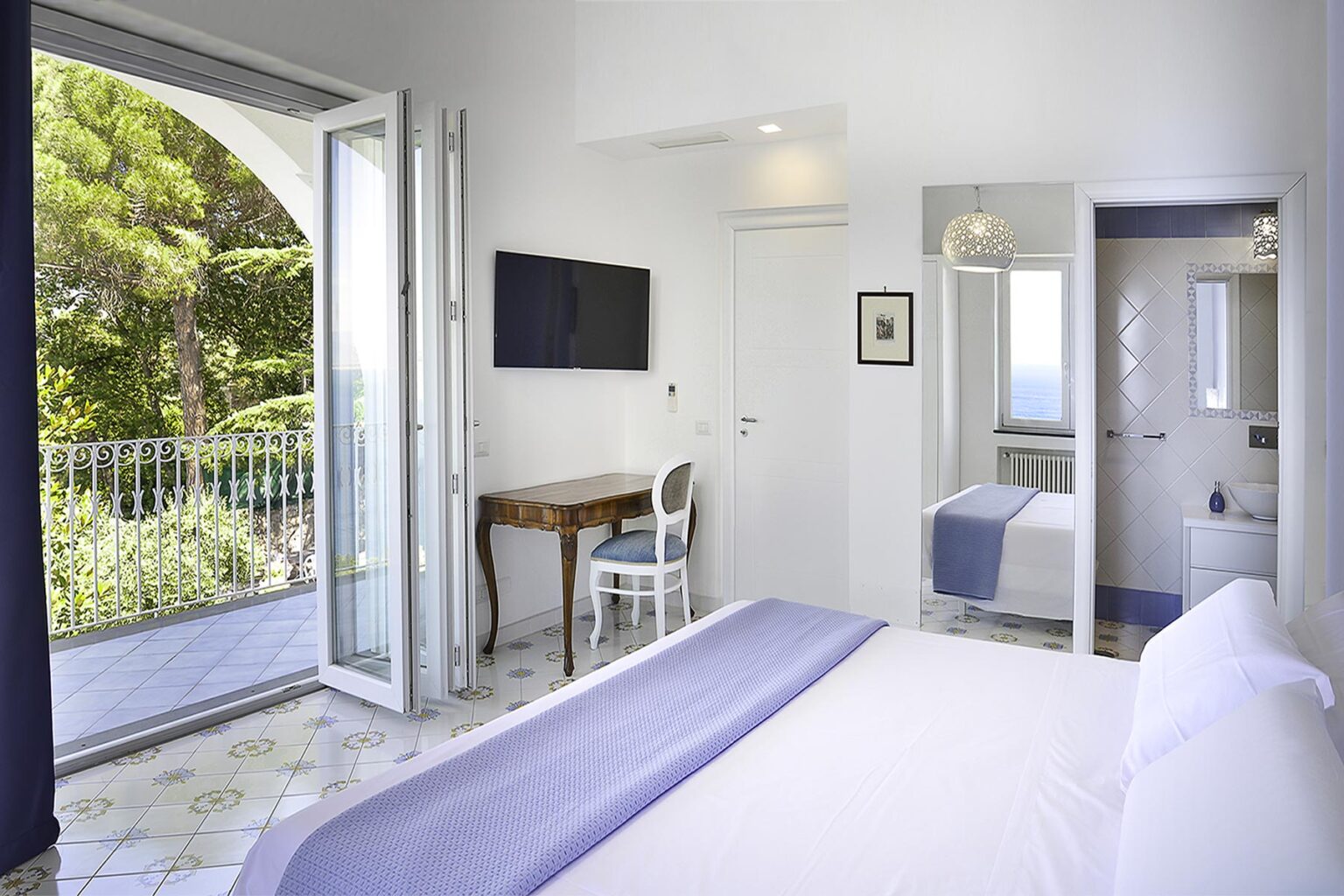 Sorrento Seaview Luxury Villa | Amalfi Coast image 16 | Only on SopranoVillas