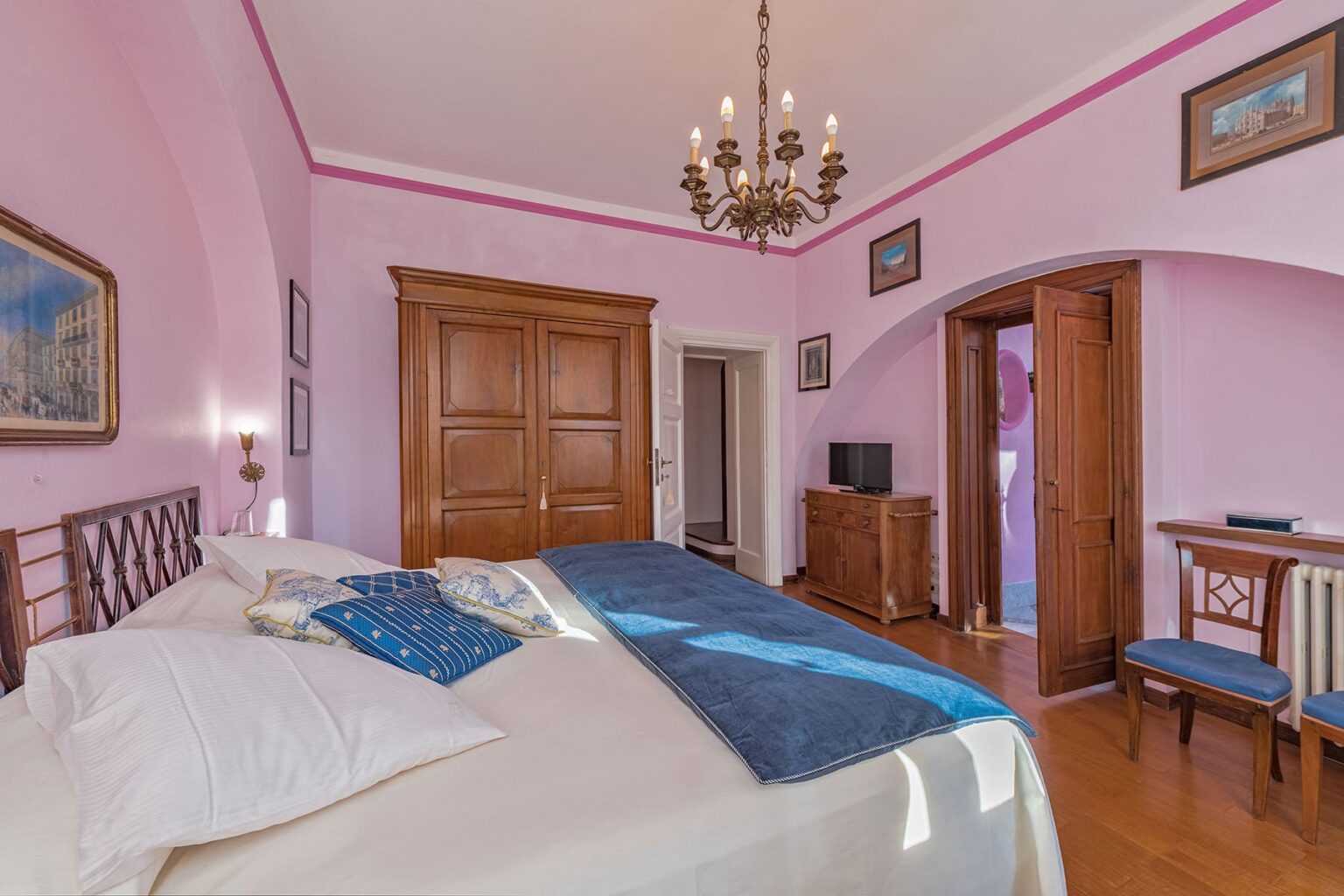 San Siro Prestigious Mansion | Lake Como image 41 | Only on SopranoVillas