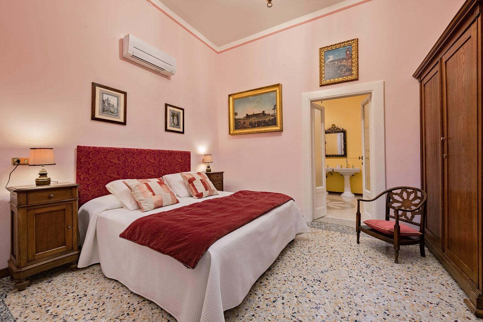 San Siro Prestigious Mansion | Lake Como image 17 | Only on SopranoVillas