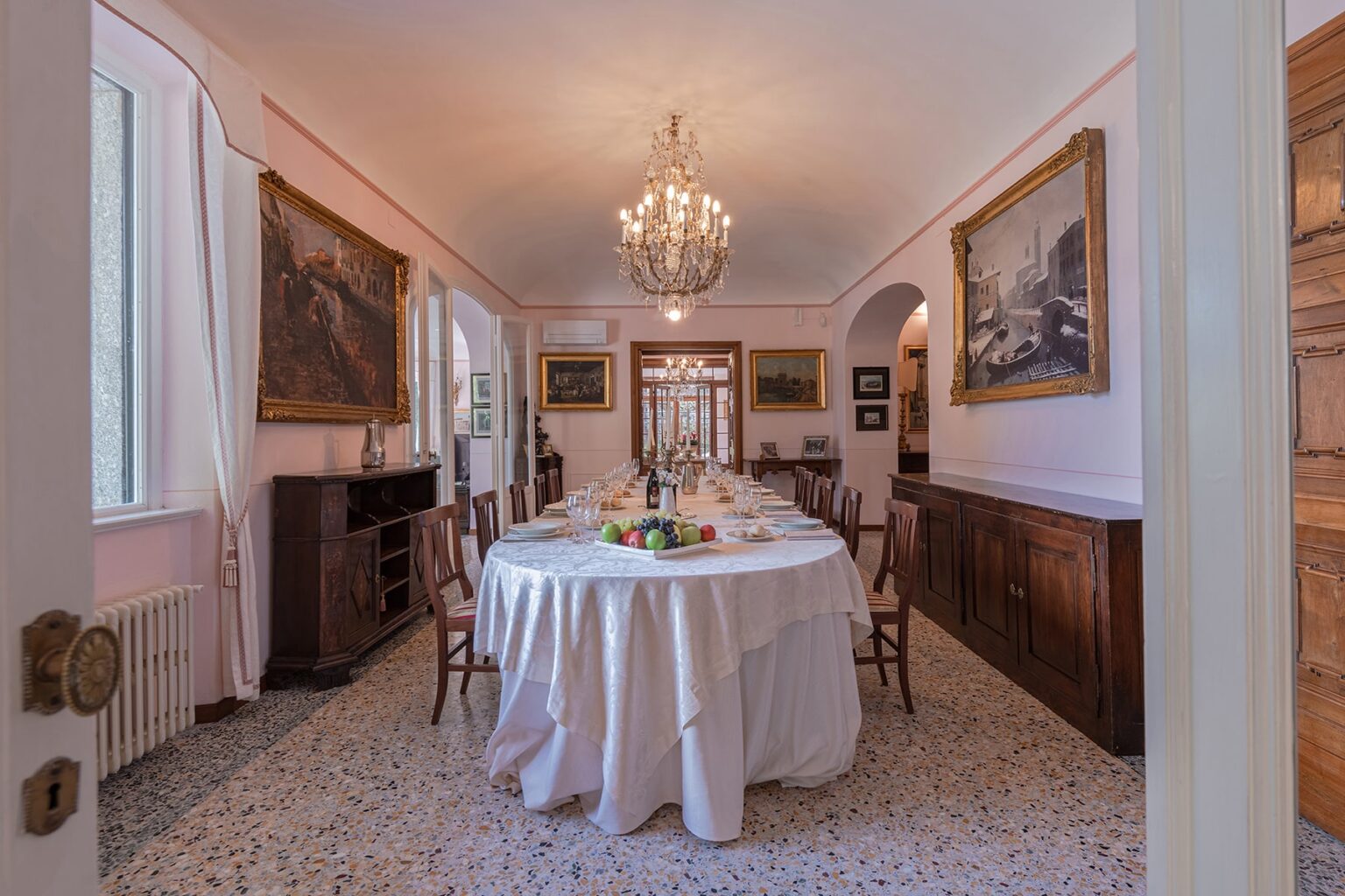 San Siro Prestigious Mansion | Lake Como image 27 | Only on SopranoVillas