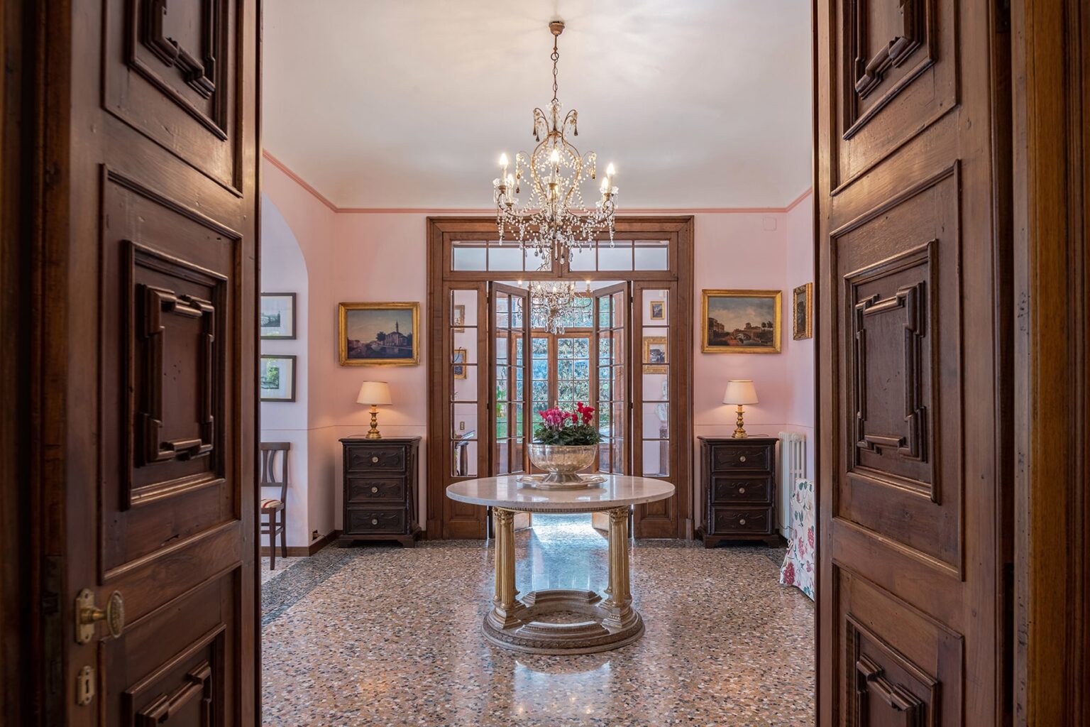 San Siro Prestigious Mansion | Lake Como image 8 | Only on SopranoVillas