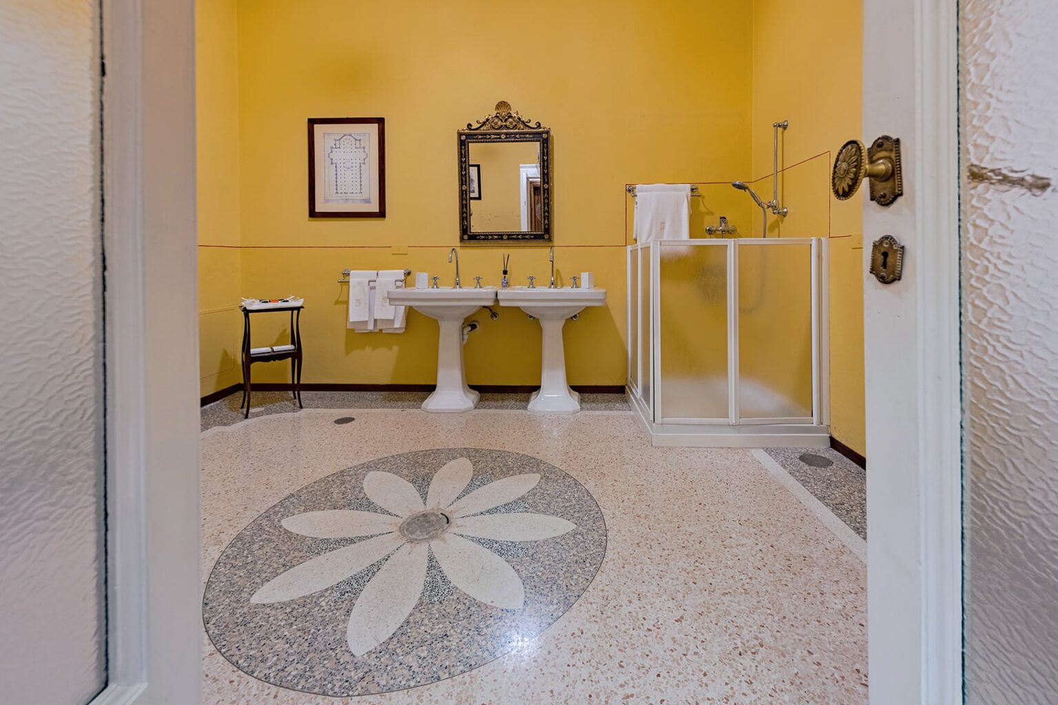 San Siro Prestigious Mansion | Lake Como image 35 | Only on SopranoVillas