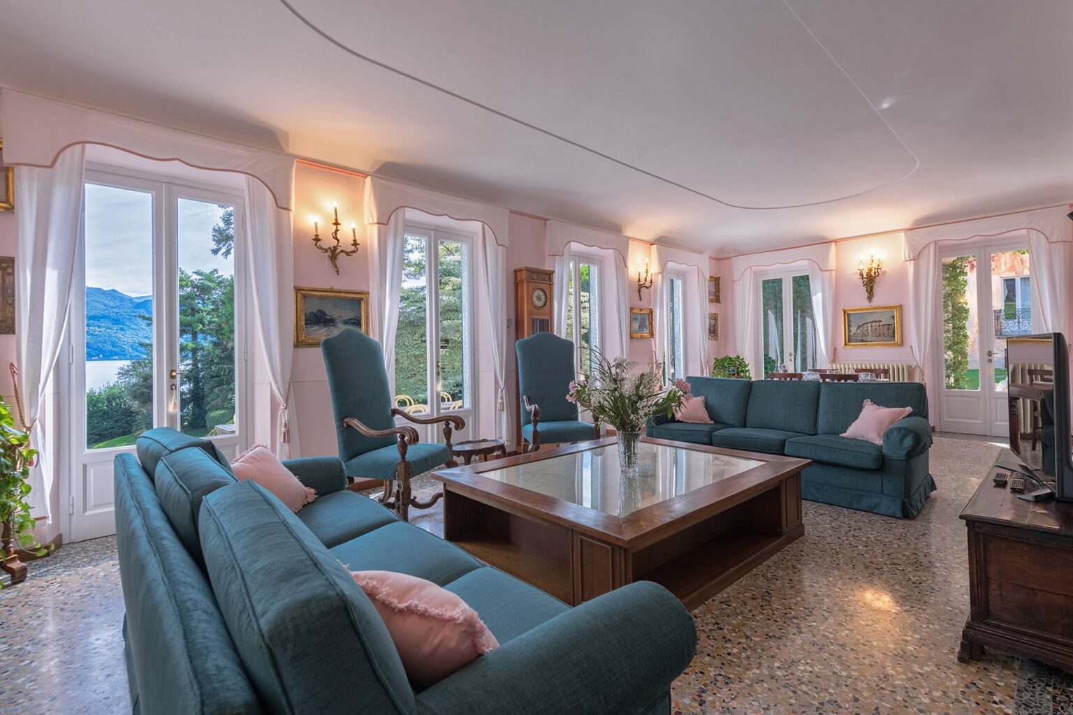 San Siro Prestigious Mansion | Lake Como image 36 | Only on SopranoVillas