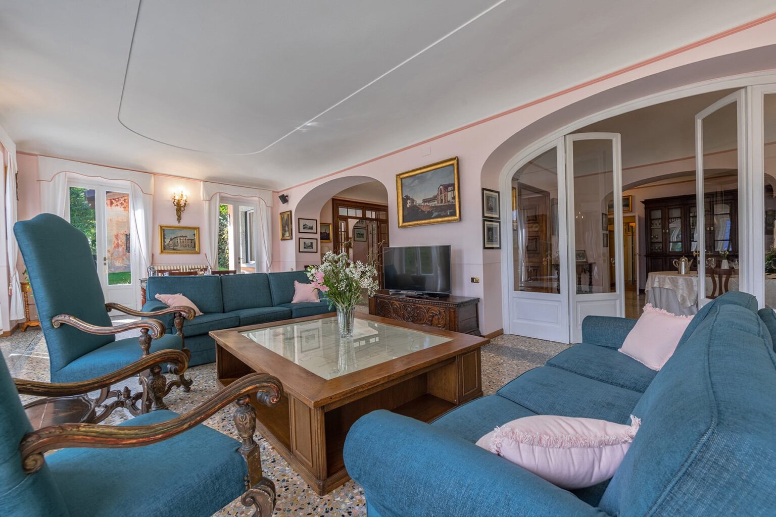 San Siro Prestigious Mansion | Lake Como image 38 | Only on SopranoVillas