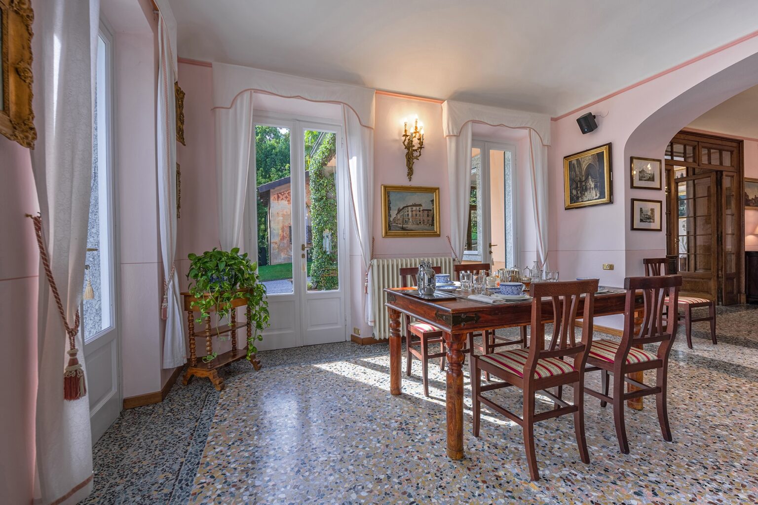 San Siro Prestigious Mansion | Lake Como image 11 | Only on SopranoVillas