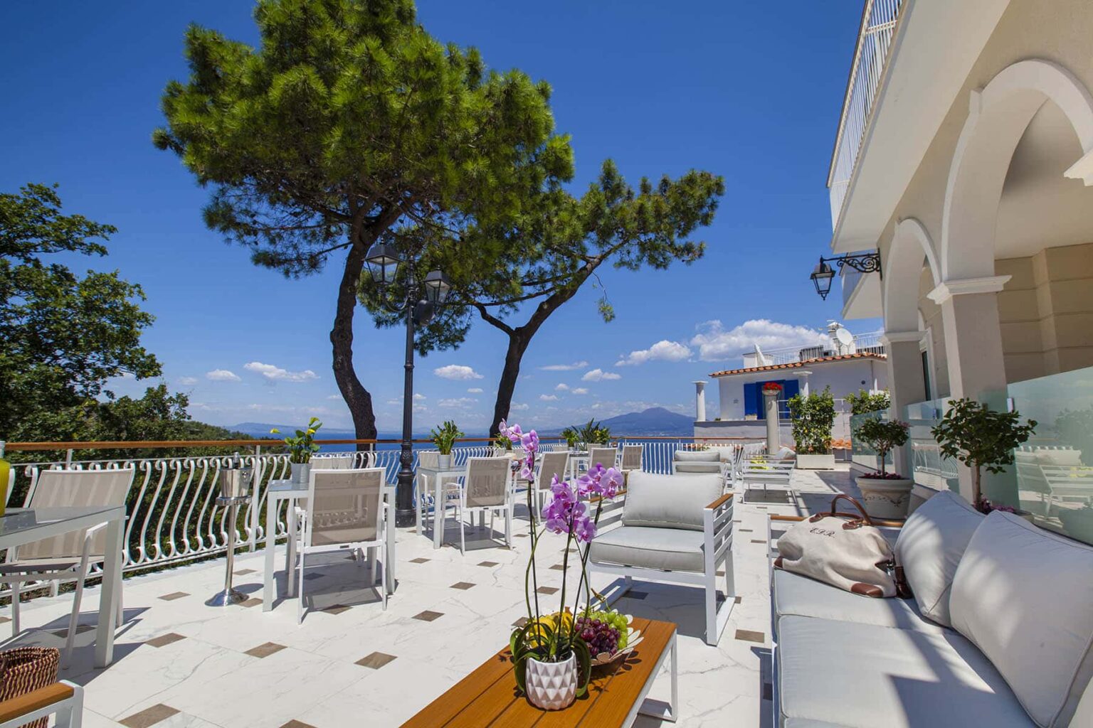 Sorrento Seafront Villa | Amalfi Coast image 6 | Only on SopranoVillas