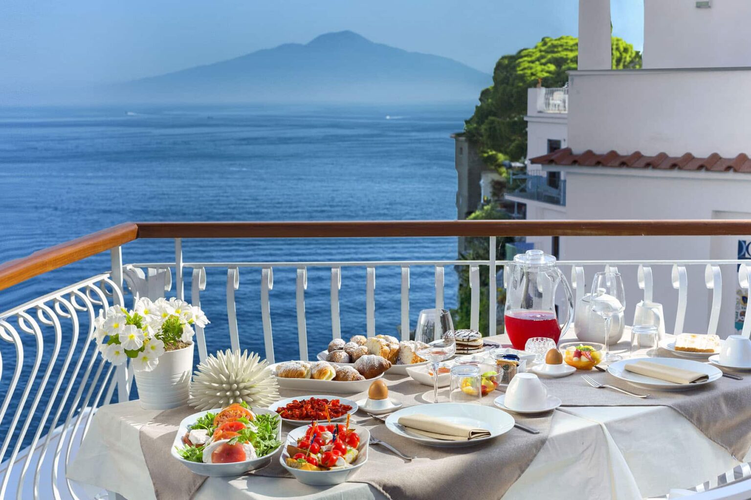 Sorrento Seafront Villa | Amalfi Coast image 5 | Only on SopranoVillas