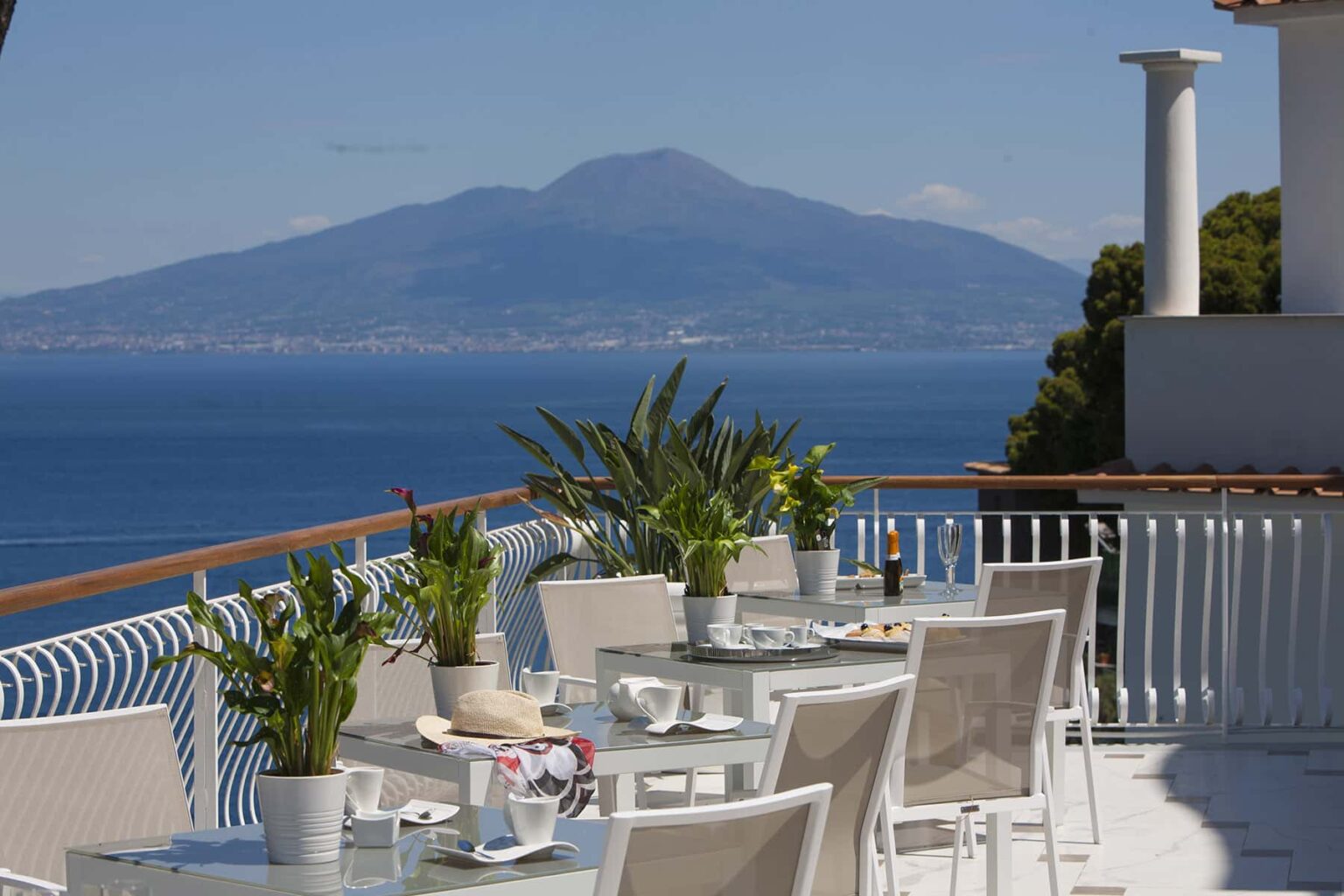 Sorrento Seafront Villa | Amalfi Coast image 7 | Only on SopranoVillas