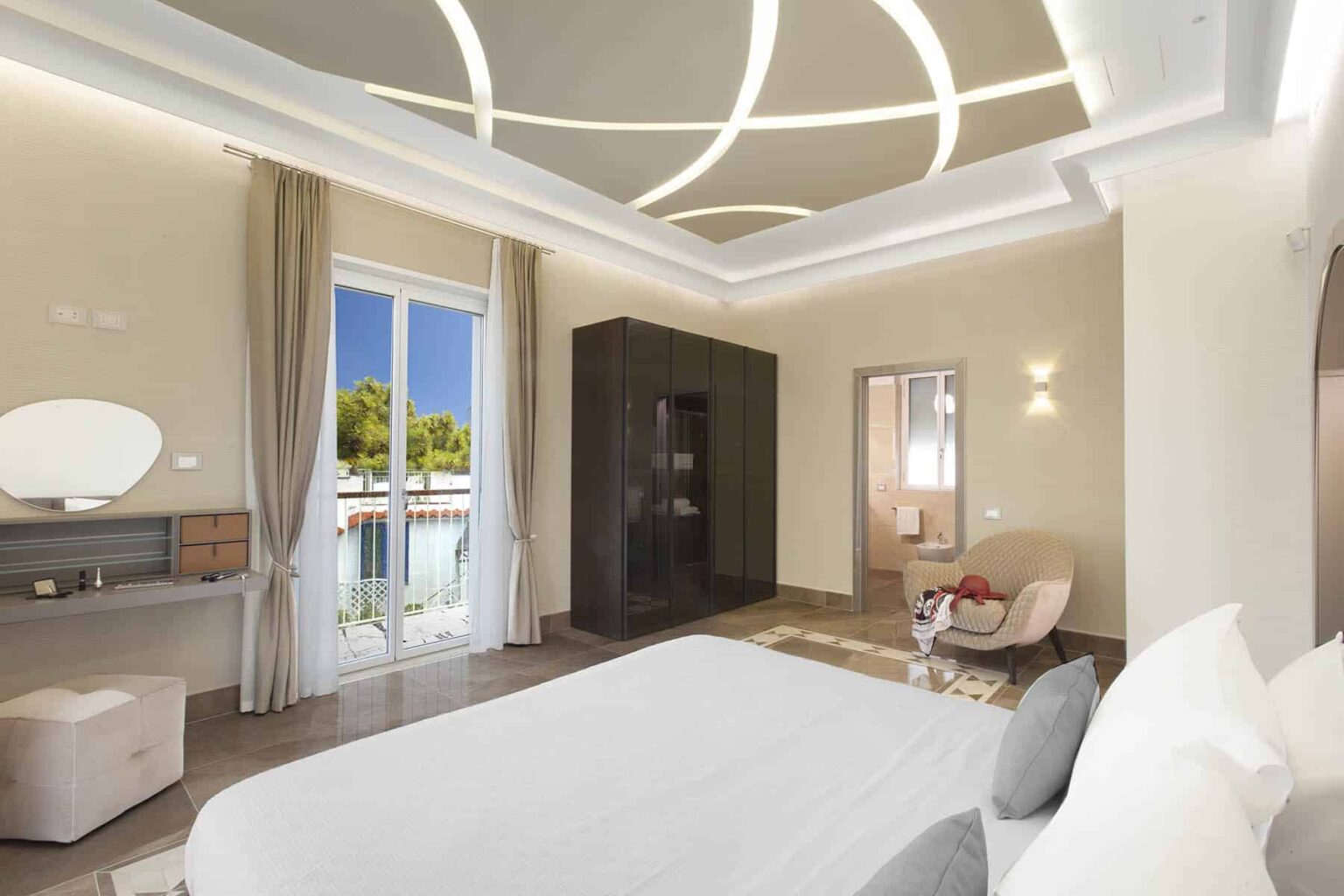 Sorrento Seafront Villa | Amalfi Coast image 8 | Only on SopranoVillas