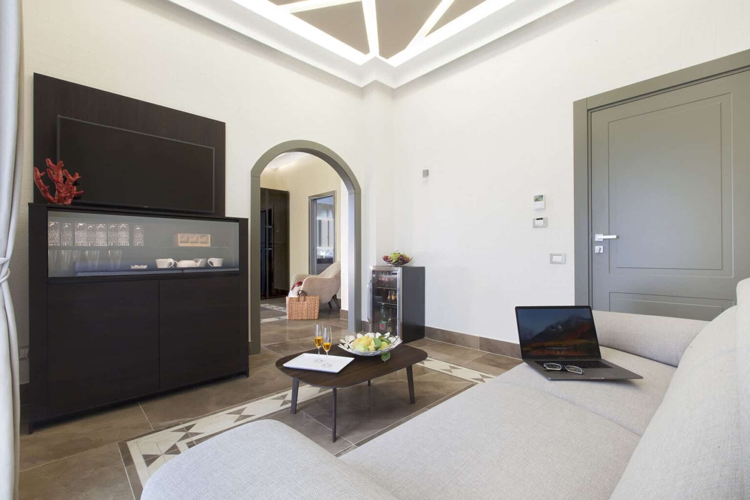 Sorrento Seafront Villa | Amalfi Coast image 9 | Only on SopranoVillas