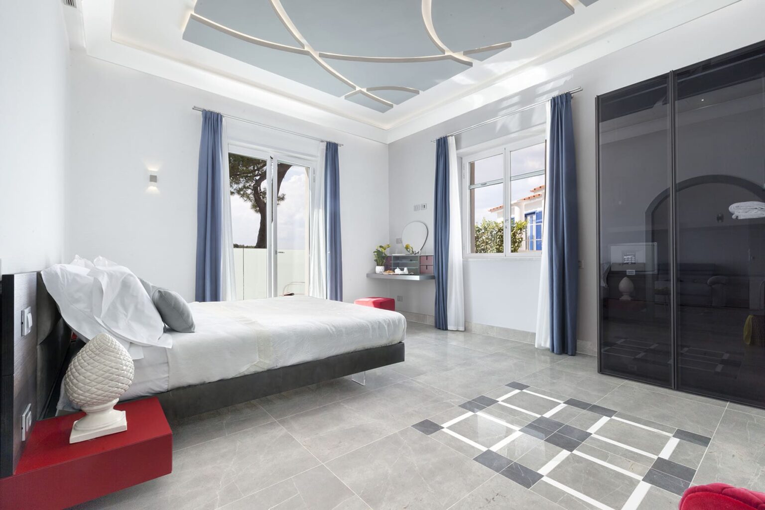 Sorrento Seafront Villa | Amalfi Coast image 19 | Only on SopranoVillas
