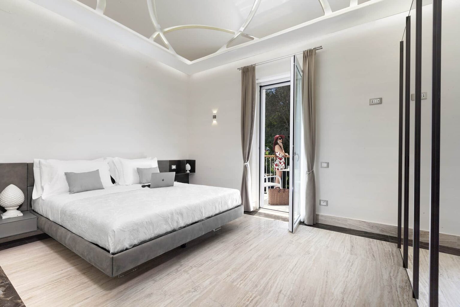 Sorrento Seafront Villa | Amalfi Coast image 14 | Only on SopranoVillas
