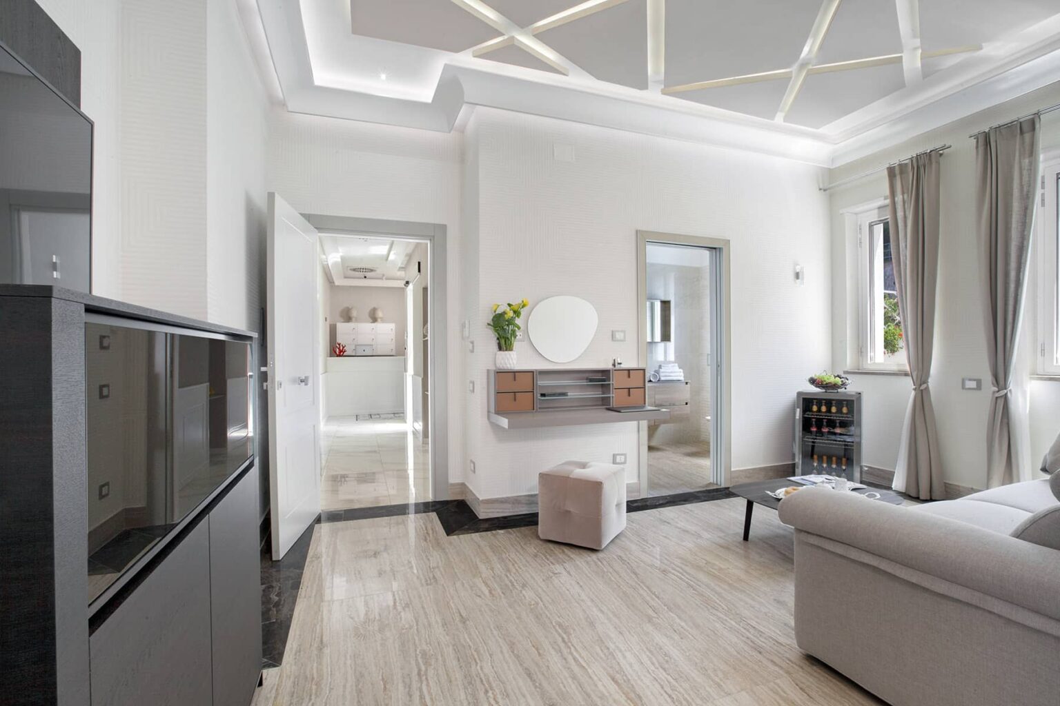 Sorrento Seafront Villa | Amalfi Coast image 23 | Only on SopranoVillas
