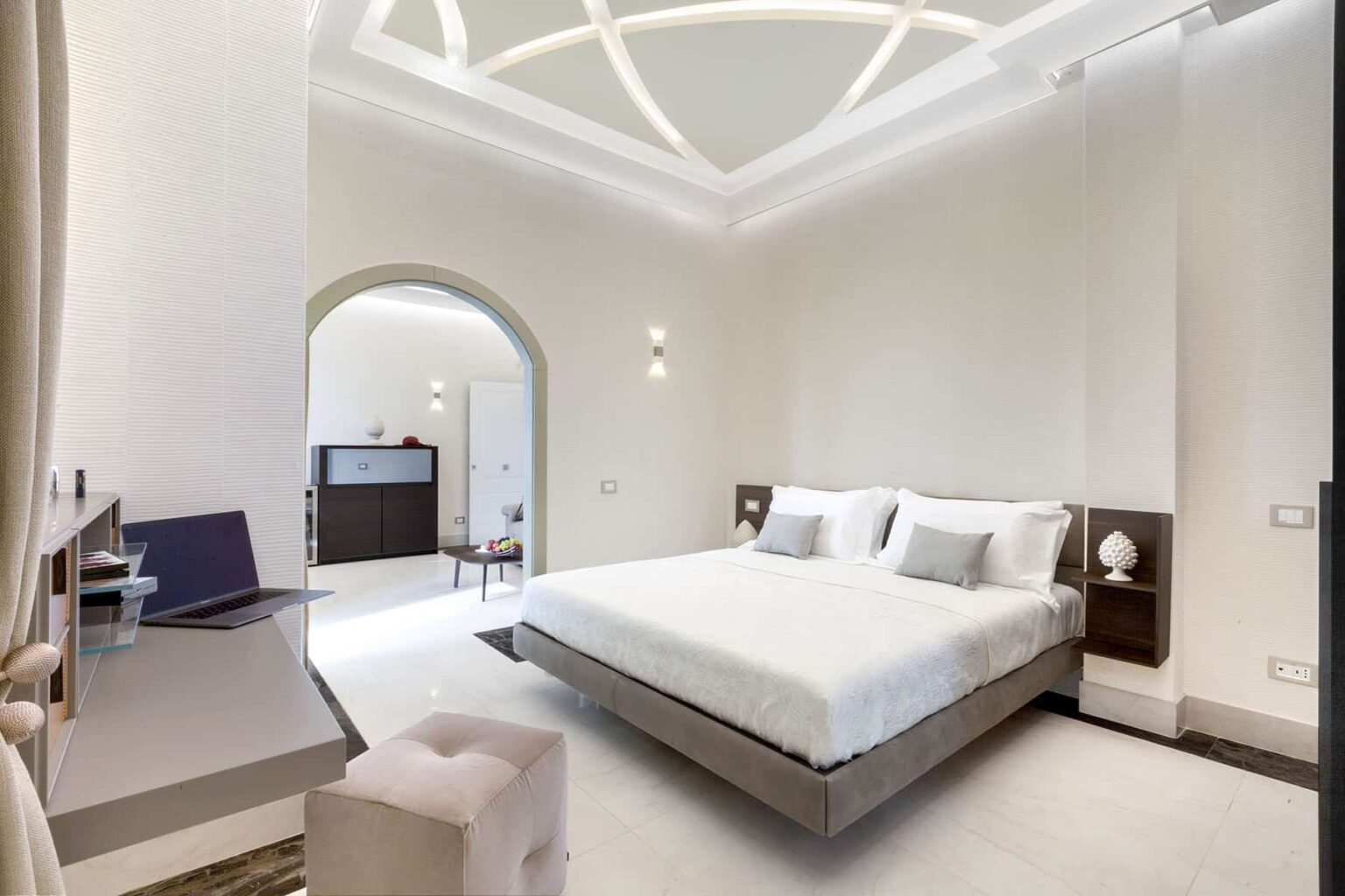 Sorrento Seafront Villa | Amalfi Coast image 10 | Only on SopranoVillas