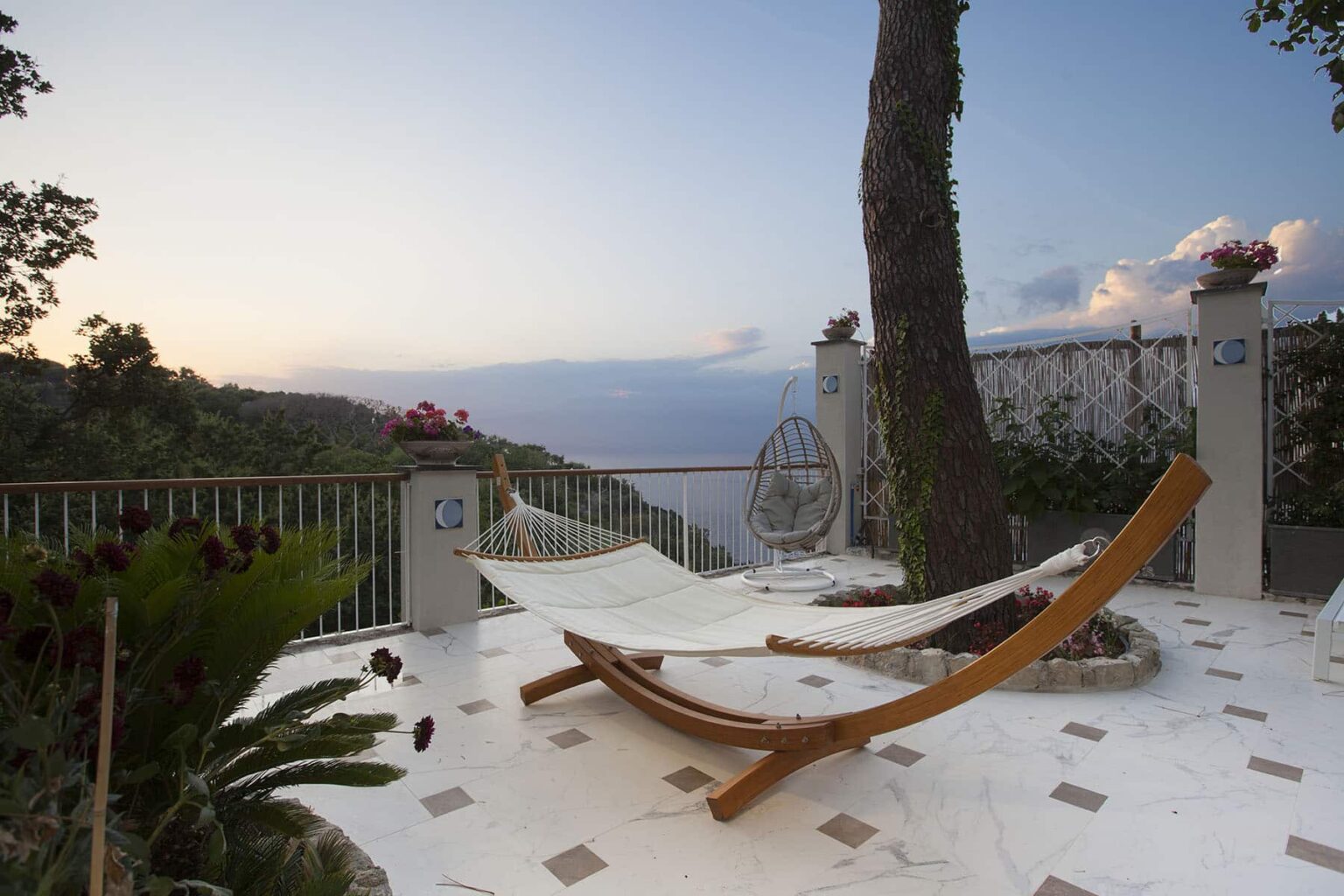 Sorrento Seafront Villa | Amalfi Coast image 31 | Only on SopranoVillas