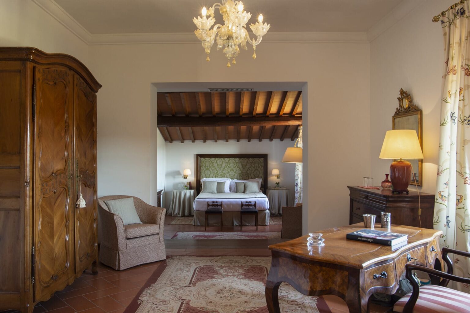 Valdarno Elegant Farmhouse | Tuscany image 8 | Only on SopranoVillas