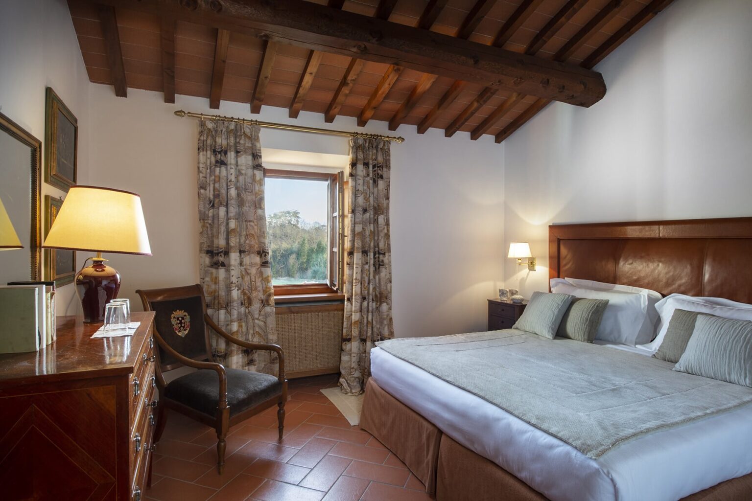 Valdarno Elegant Farmhouse | Tuscany image 12 | Only on SopranoVillas