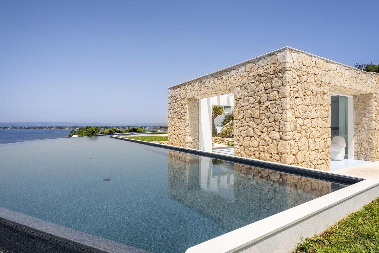 Syracuse Luxury Seafront Villa | Sicily image 30 | Only on SopranoVillas