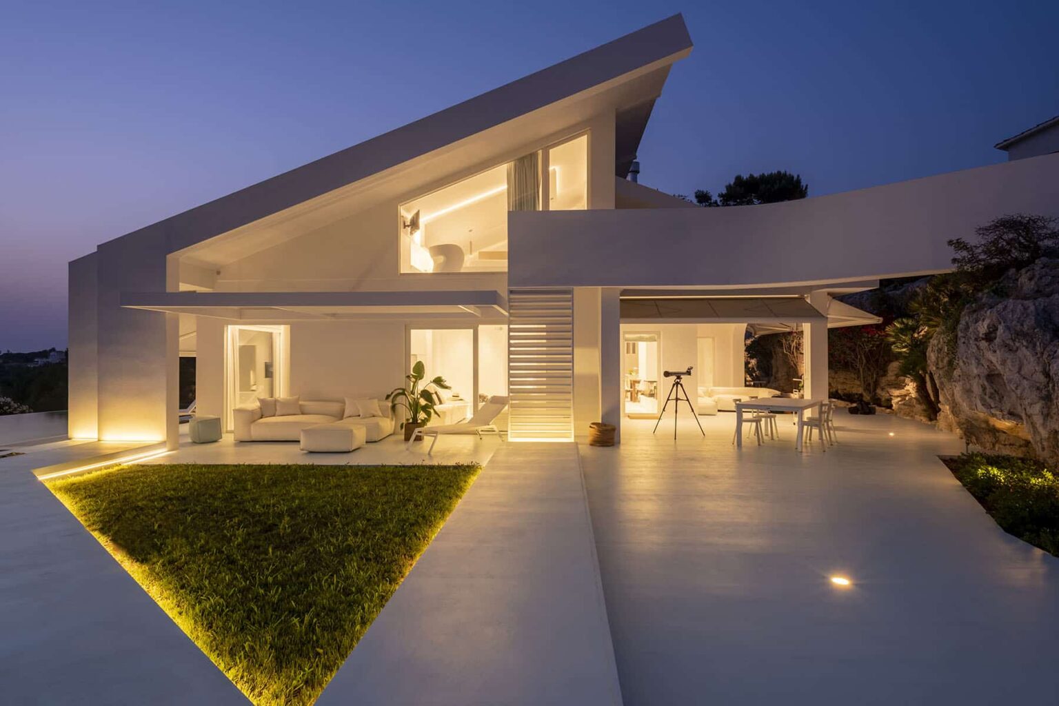 Syracuse Luxury Seafront Villa | Sicily image 19 | Only on SopranoVillas